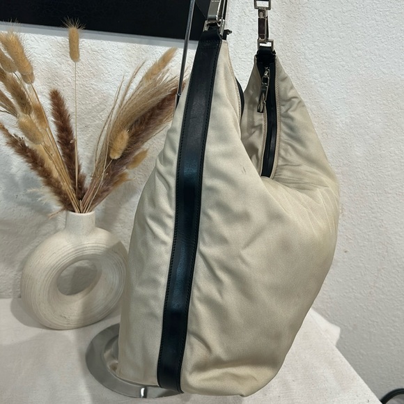Gucci  beige Nylon Large Hobo Handbag - Picture 4 of 13